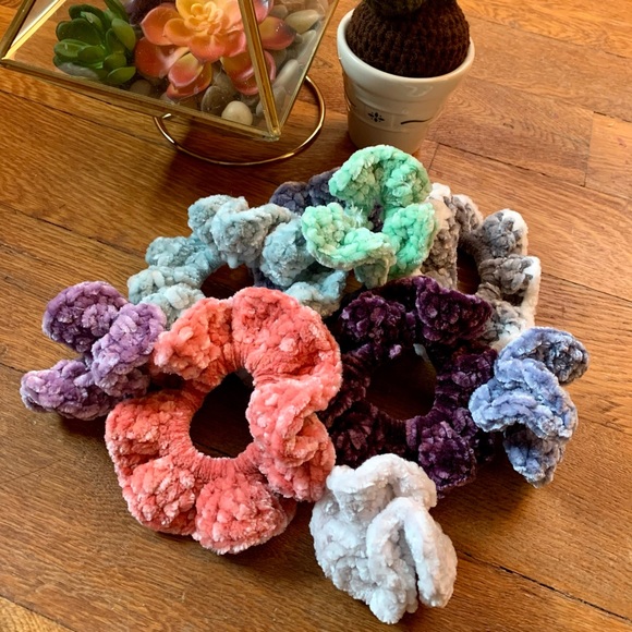 Set of 4 Velvet Crochet Scrunchies - Picture 5 of 7